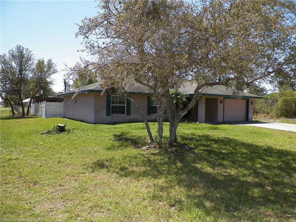 1st image of 300 Grosbeak Ave