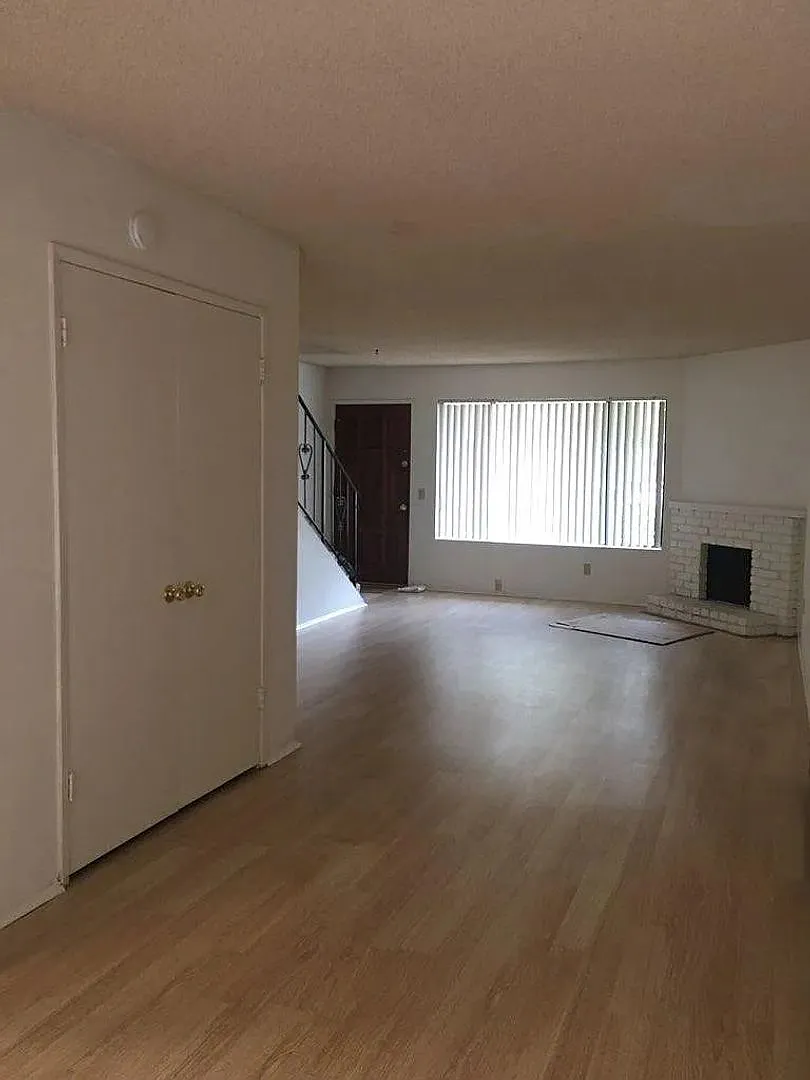 Townhome 2 Bedroom 1.5 bathroom in the sought after neighborhood of Mira Mesa! — Photo 3