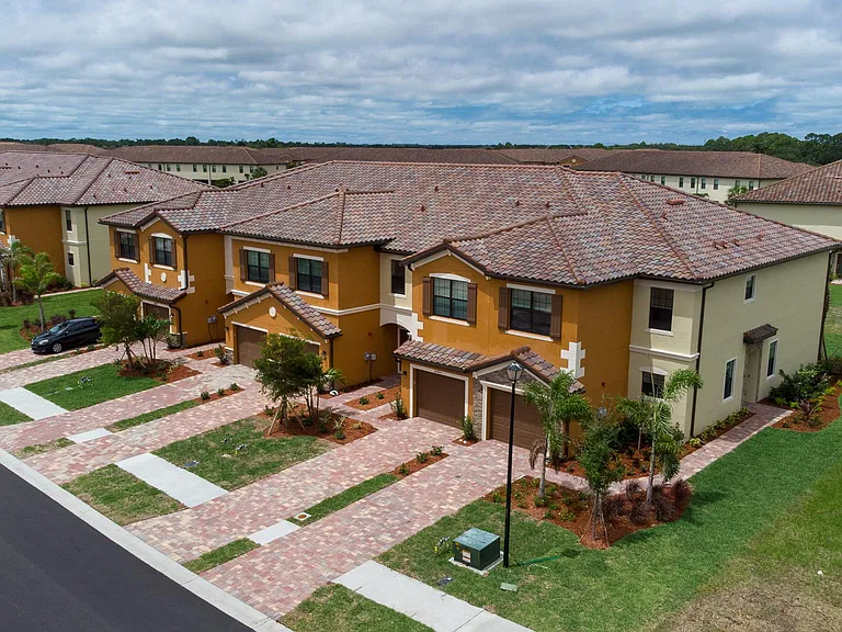 20457 Lagente Cir — Photo 33
