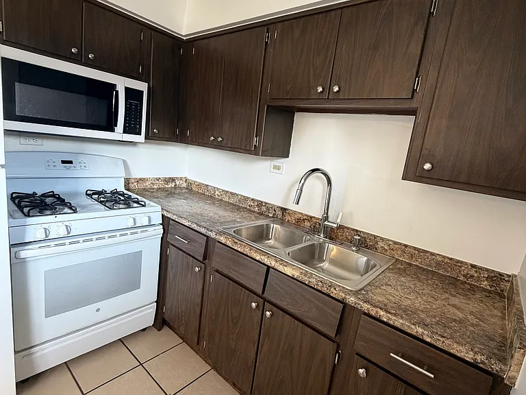 10700 S Roberts Rd #1 — Photo 8