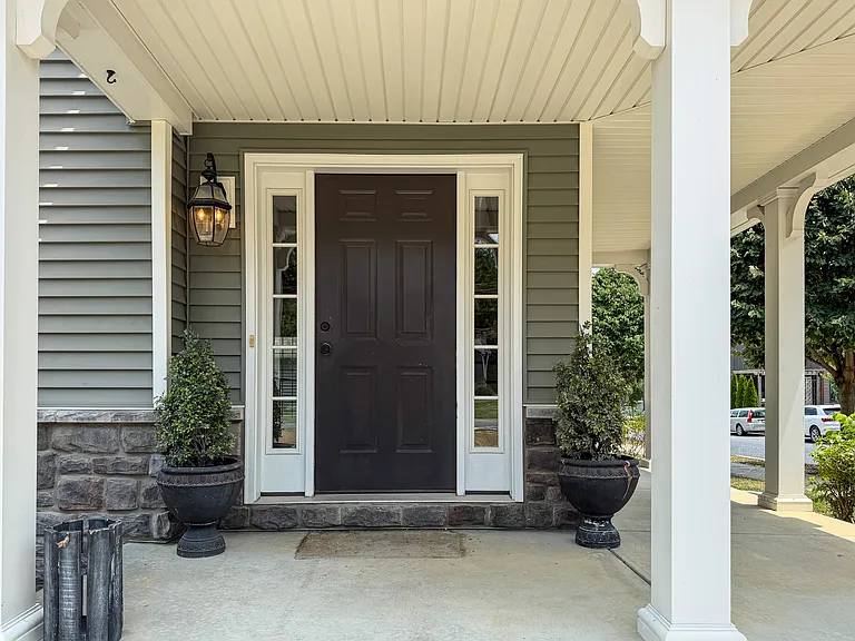 900 Cadwell Ln — Photo 4