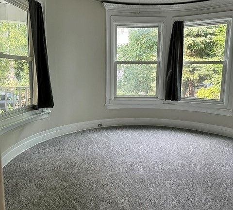 4th image of 547 Potomac Ave APT 1