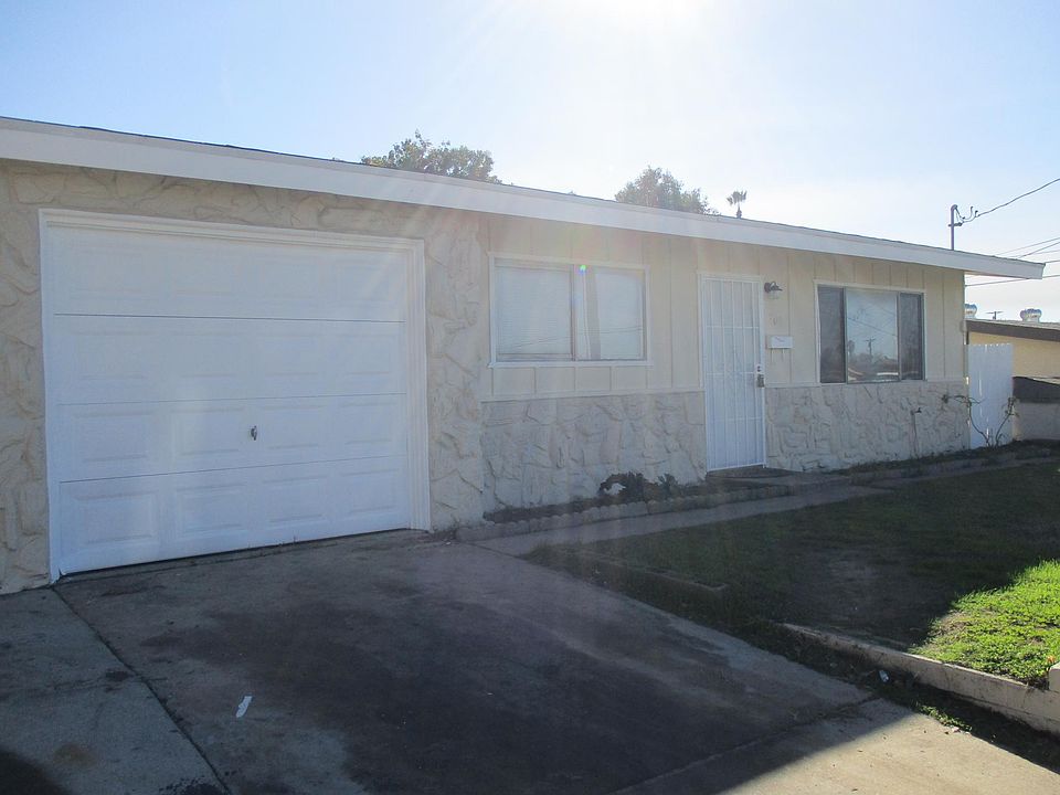2nd image of 208 E Palomar St