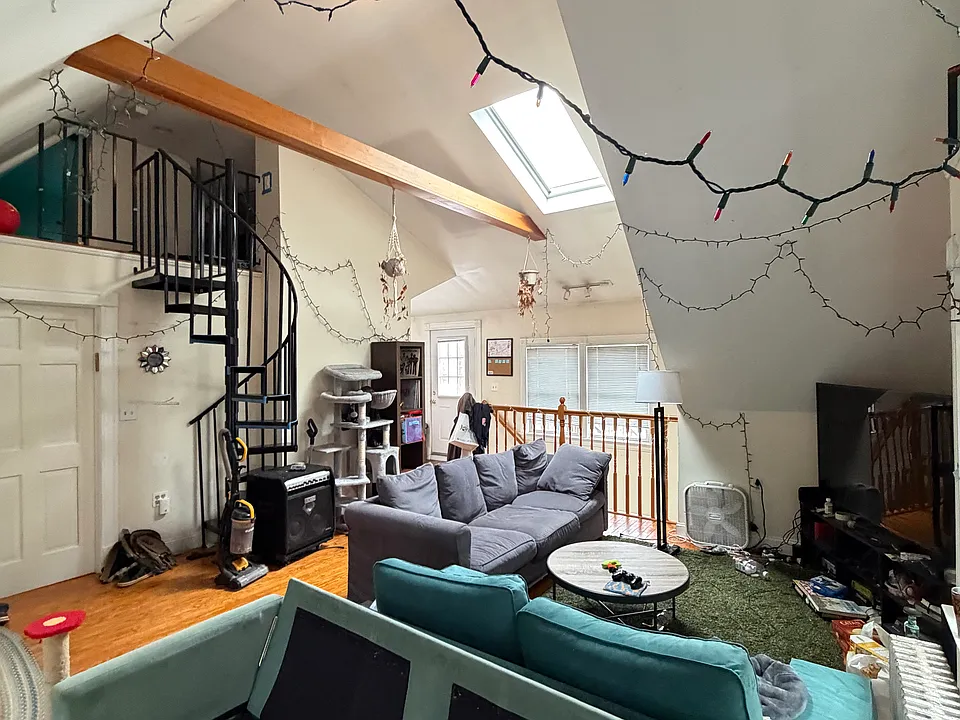 62 Ridgemont St #2