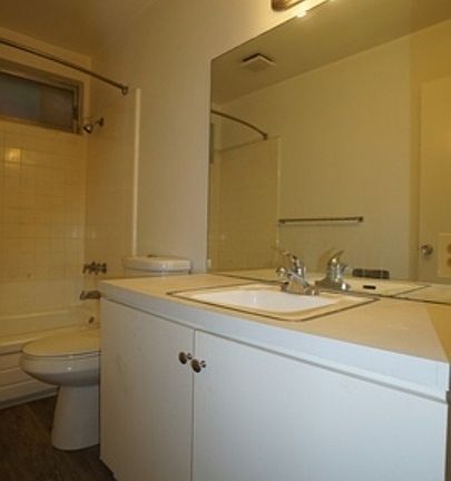 3rd image of 1233 Barry Ave APT 204