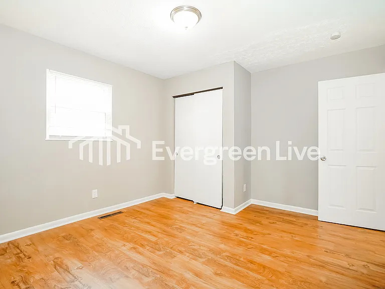 2367 Delavan Dr — Photo 8