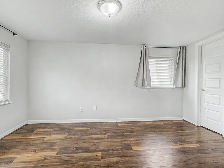 2991 Hudson St — Photo 12