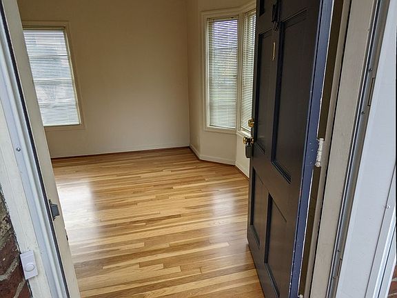 3rd image of 610 SE Cesar E Chavez Blvd #610-01