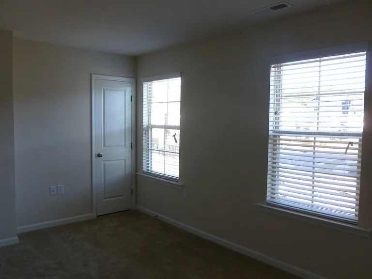 227 Begen St — Photo 9