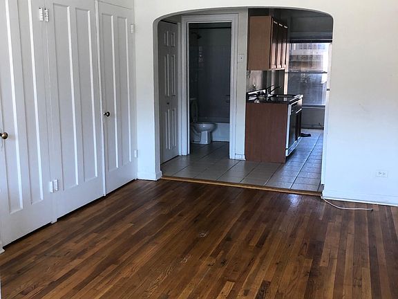 2nd image of 4751 1/2 N Clark St #1