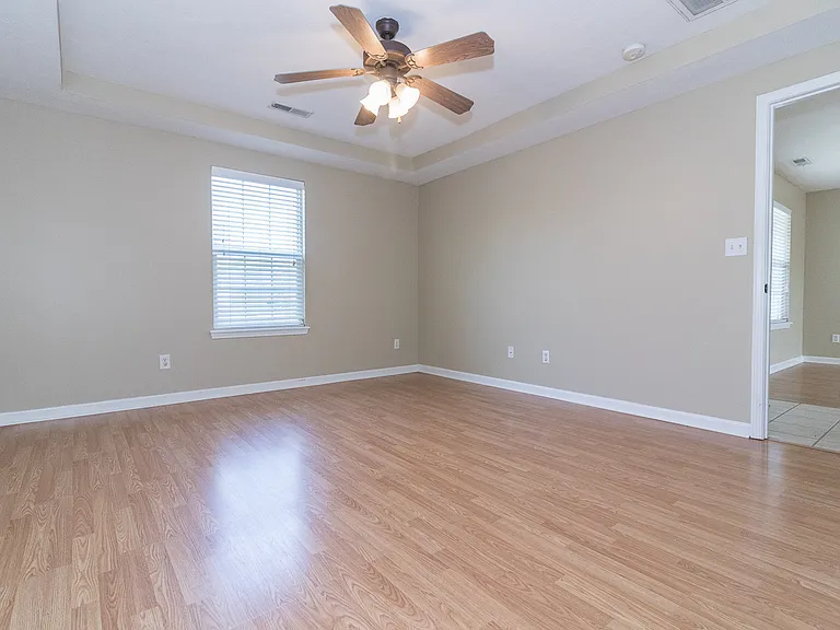 212 Applewood Ln — Photo 16