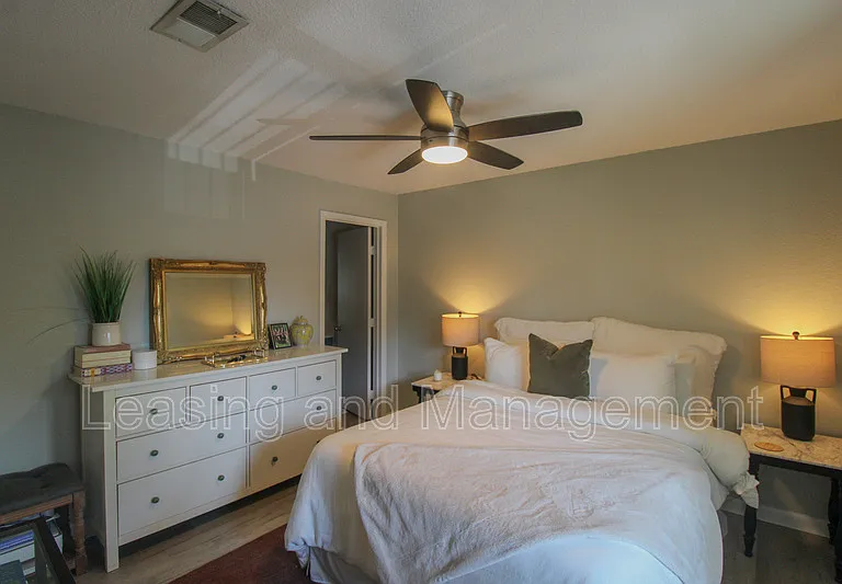 271 Alexandra Dr #11 — Photo 9