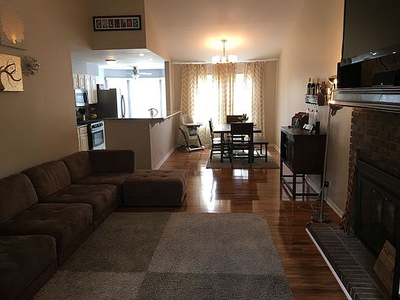3rd image of 2721 Meadowdale Ln