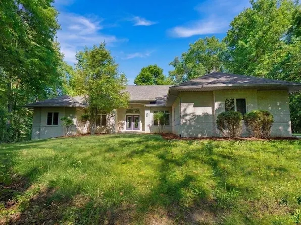 7544 Lake Hollow Ct, Dexter, MI 48130