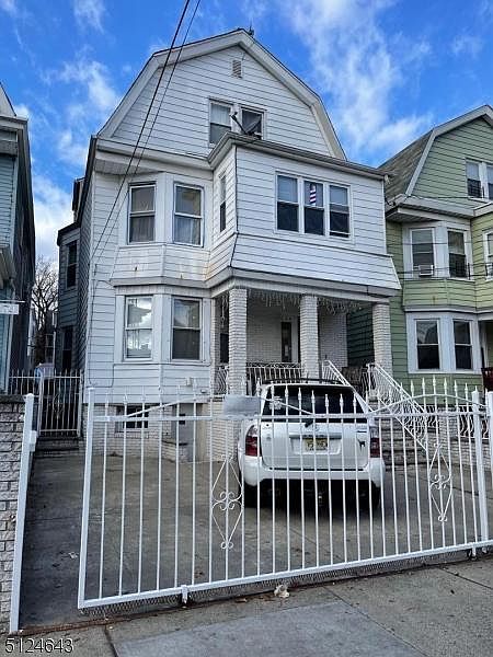 2nd image of 282 Woodside Ave #284