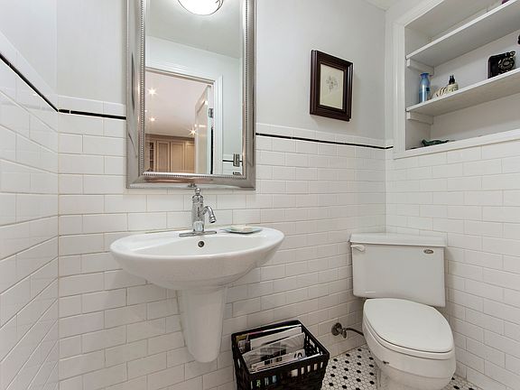 4th image of 235 Withers St #1