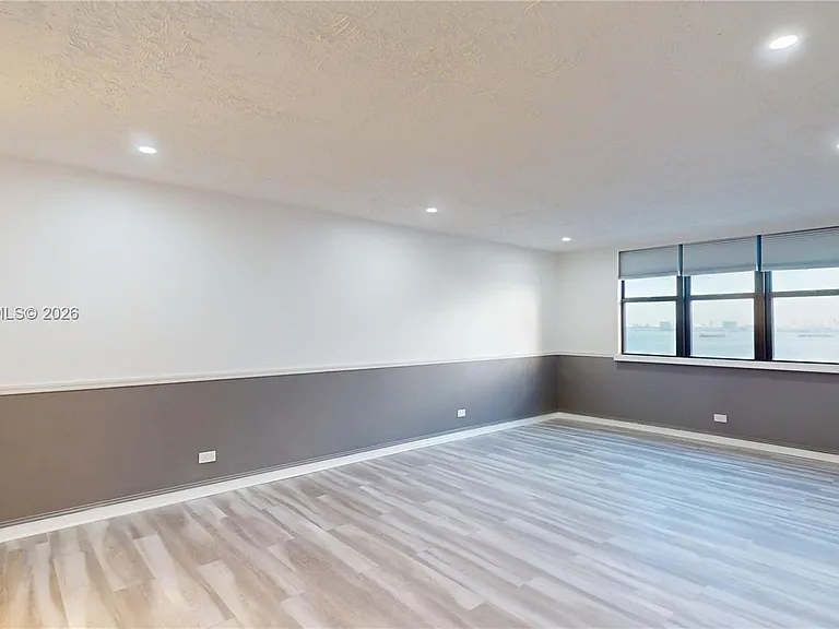 1800 NE 114th St #1705 — Photo 12