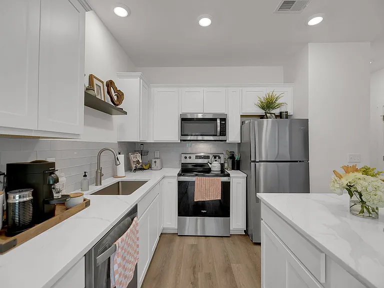 1549 Evergreen St — Photo 10