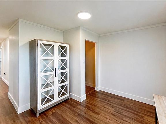 3rd image of 415 Summerfield Rd