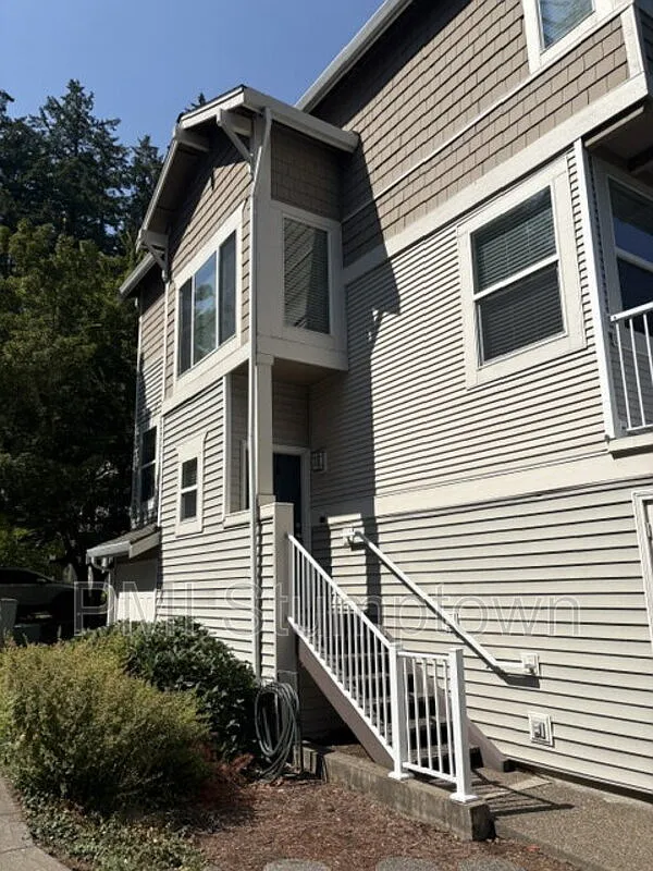 3 bed, 2.5 bath, 1493 sqft, $2,990 — Photo 2