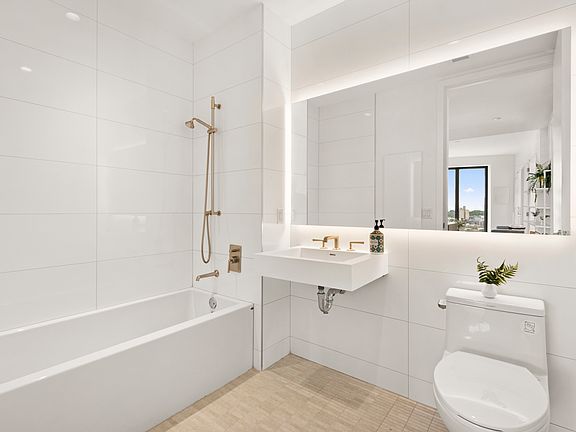 3rd image of 545 Vanderbilt Ave APT 14I