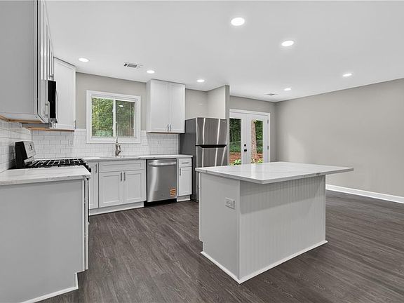 5th image of 1540 Spender Dr