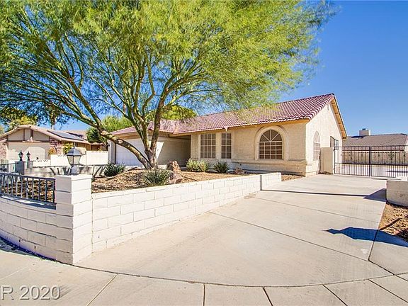 5th image of 4912 Holly Grove Dr