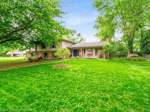 31723 Waltham Ct, Beverly Hills, MI 48025