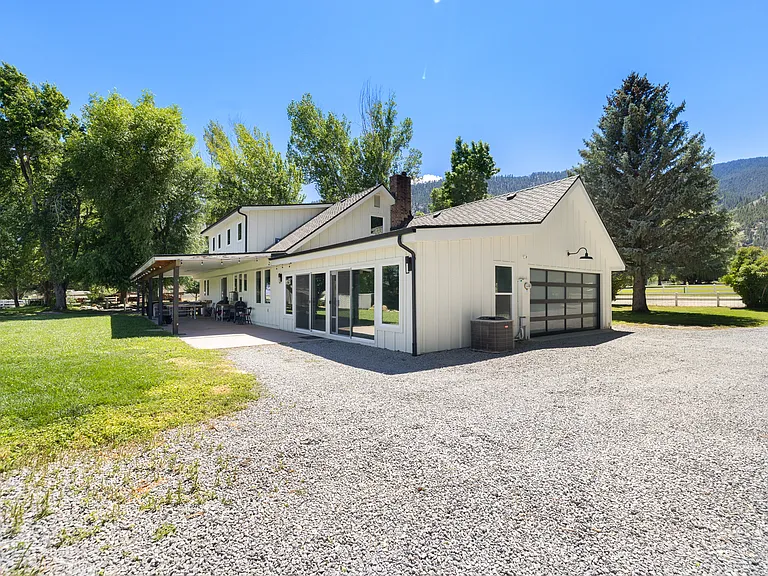 2241 Pioneer Trl — Photo 17