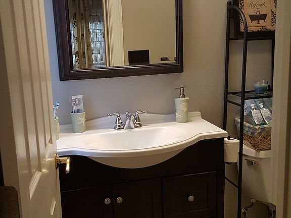 Master Bedroom Bathroom