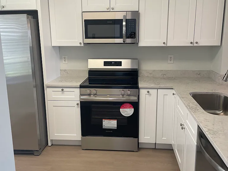 2091 NW 21st Ter #106 — Photo 4
