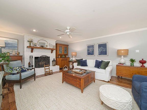 4th image of 5976 Woodfield Dr