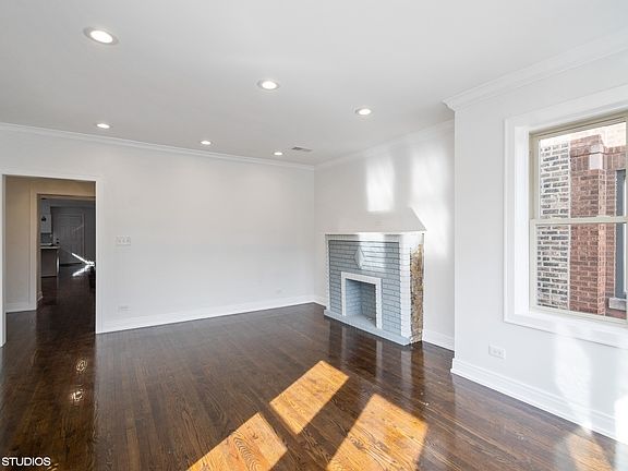 4th image of 4858 N Kilbourn Ave #2