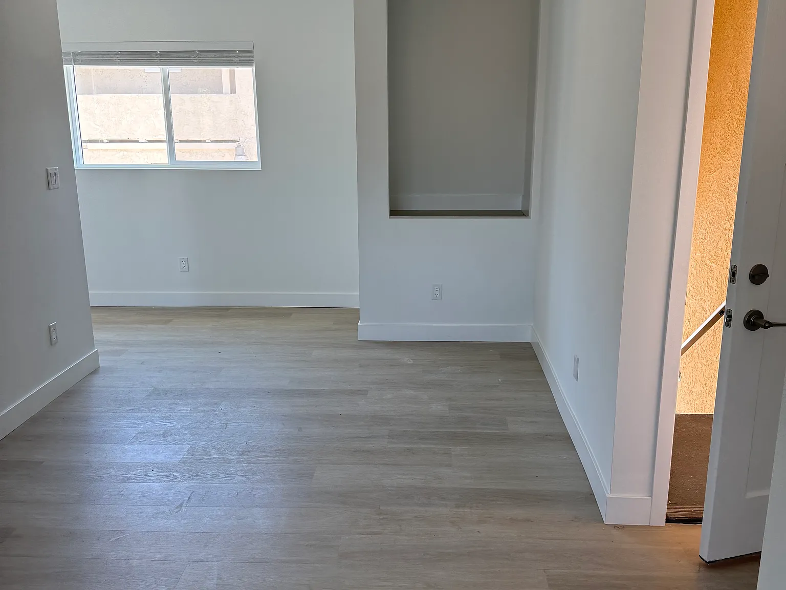 3 bed, 900 sqft, $3,000 — Photo 2