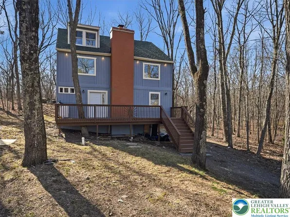 211 Geese Ct N, Bushkill, PA 18324