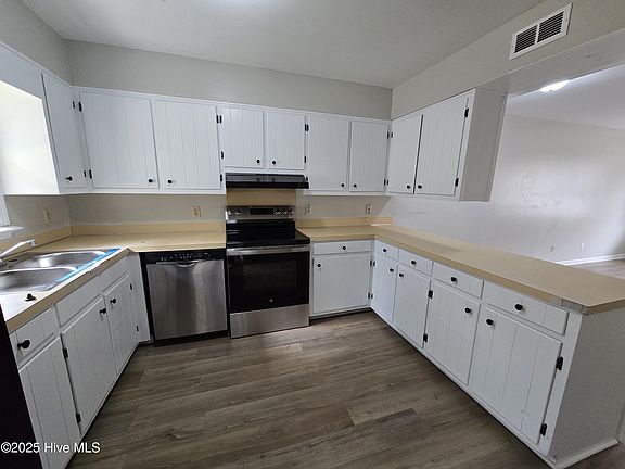 5th image of 102 Cedar Ct APT E