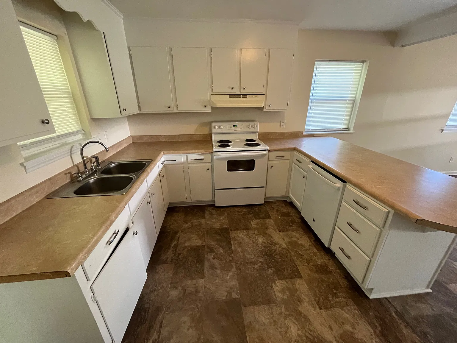 2 bed, $900 — Photo 4