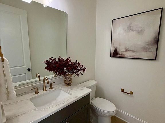5th image of 1036 Azalea Garden Cir