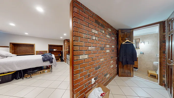 Rented by Bond New York | media 25