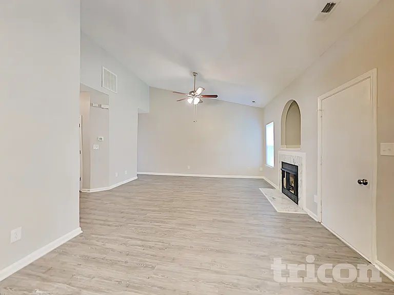 1904 Nigel Ct — Photo 4