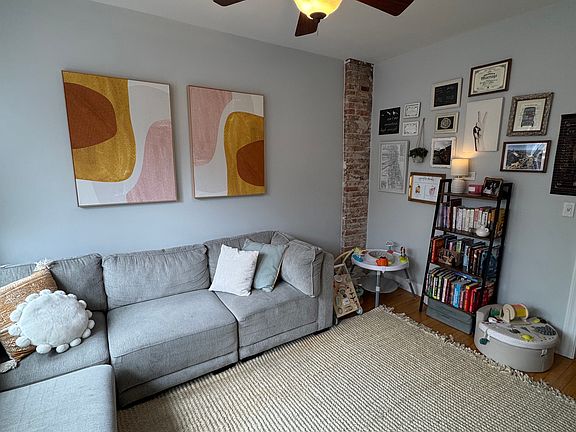 2nd image of 1033 N Wood St #2
