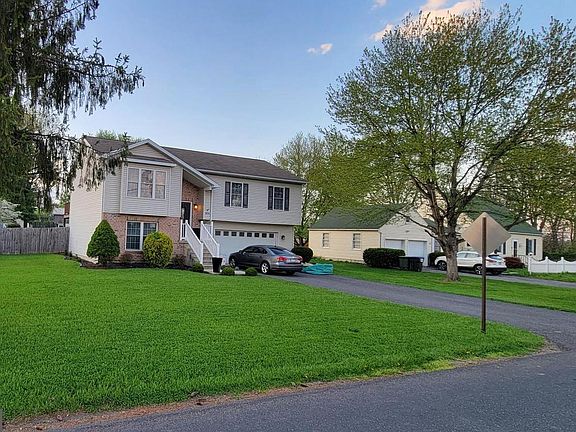 2nd image of 904 Nixon Dr
