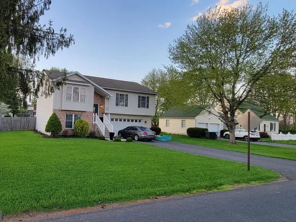 904 Nixon Dr, Mechanicsburg, PA 17055