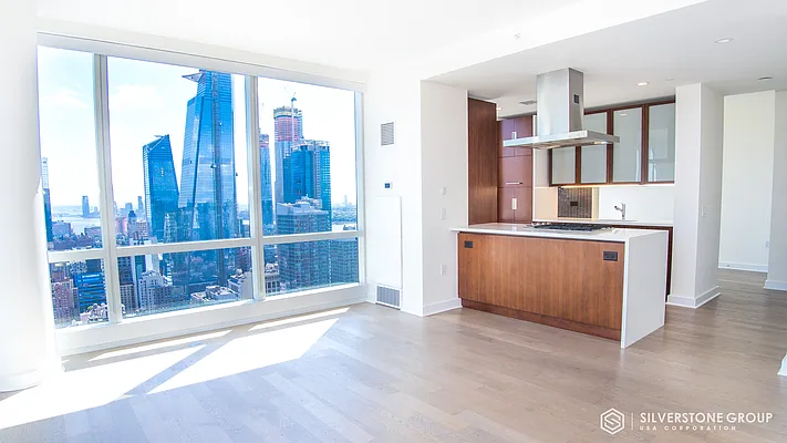 Rented by Silverstone Group USA Corp. | media 32