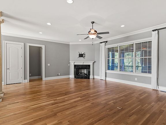5th image of 1243 Potter Ln