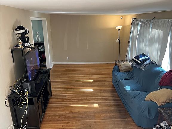 5th image of 1505 Colvin Blvd