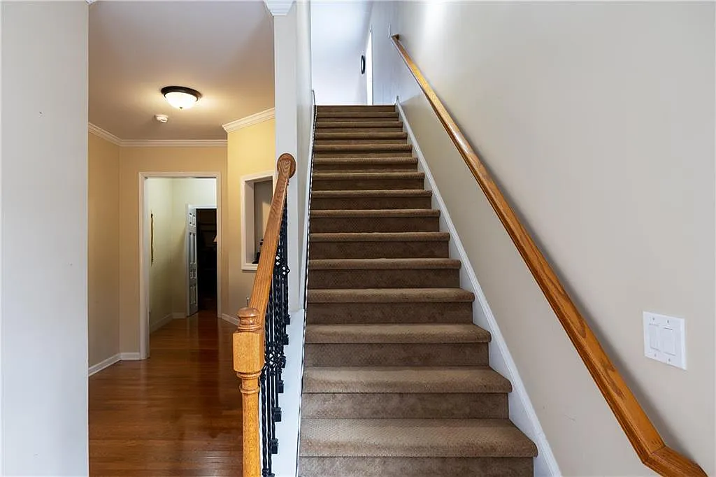 3 bed, 3.5 bath, 2260 sqft, $2,600 — Photo 4