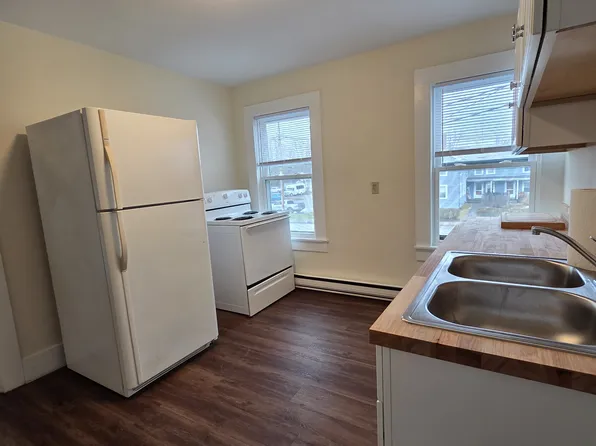 12 Garden St APT 1, Milford, NH 03055