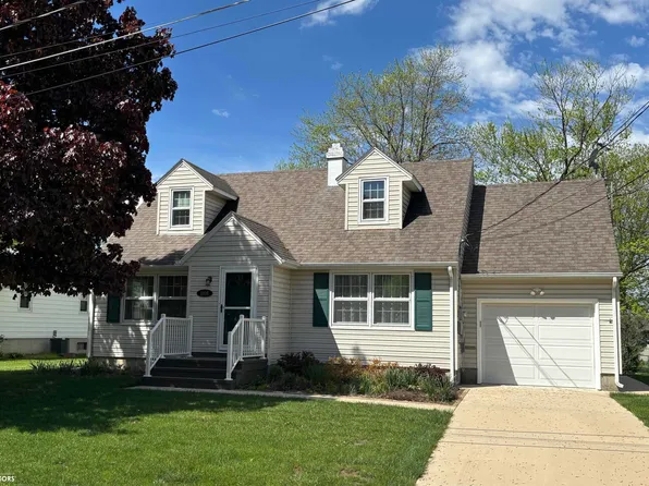 1008 Sunny Ln, Fairfield, IA 52556