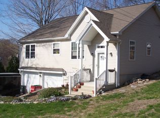 35 E Pattagansett Rd, Niantic, CT 06357